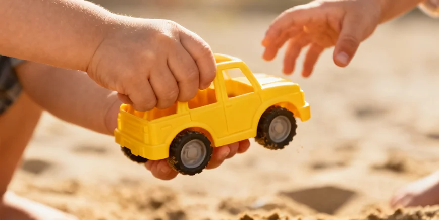 Почему ребенок жадничает: причины и советы родителям